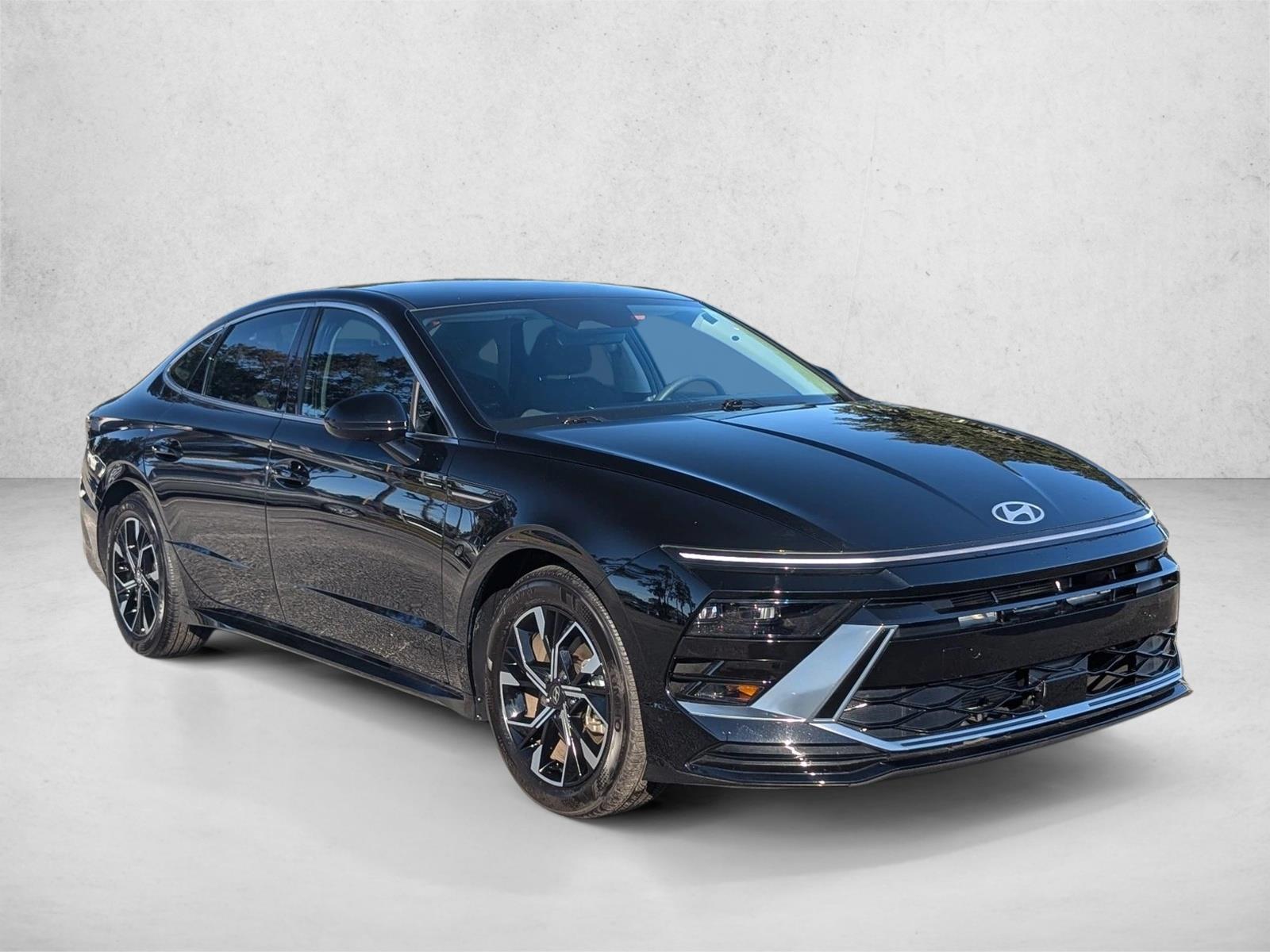 2025 Hyundai Sonata SEL photo 3