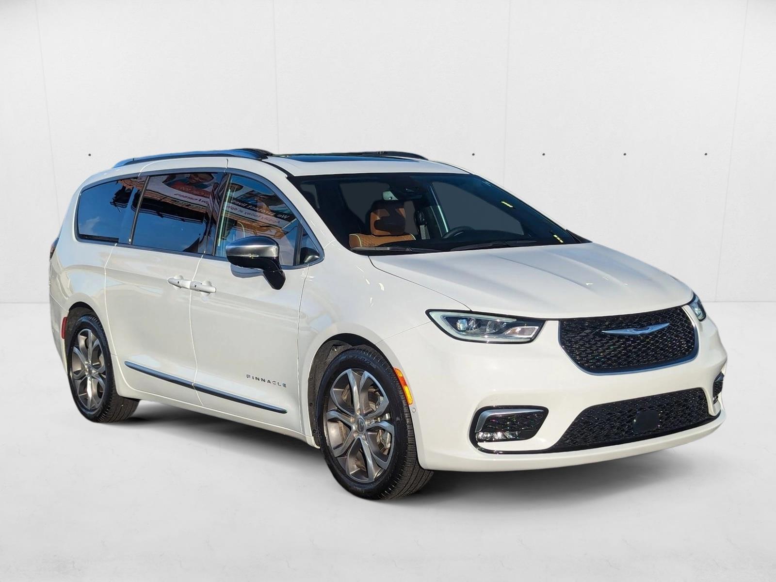 2025 Chrysler Pacifica Pinnacle photo 3