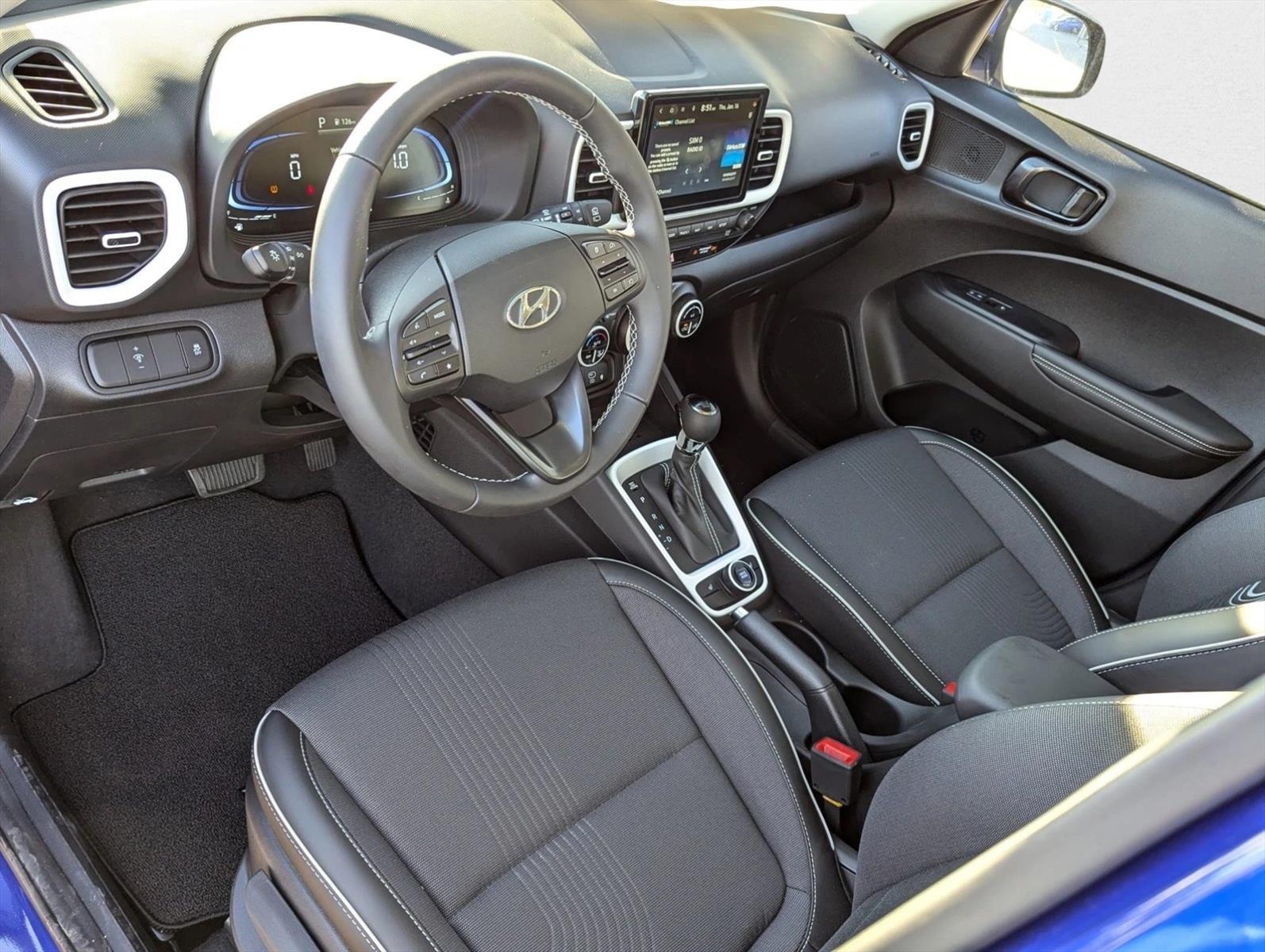 2024 Hyundai Venue Limited photo 3