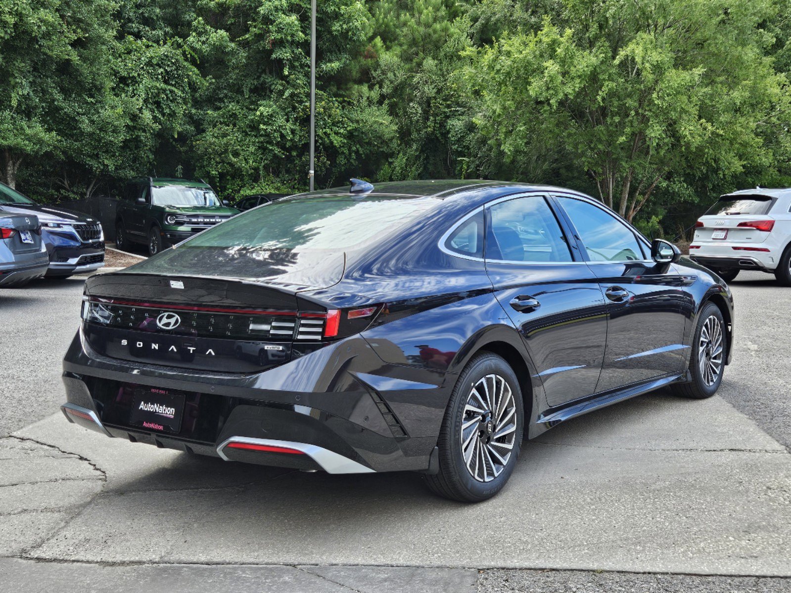 2024 Hyundai Sonata Hybrid Limited photo 2