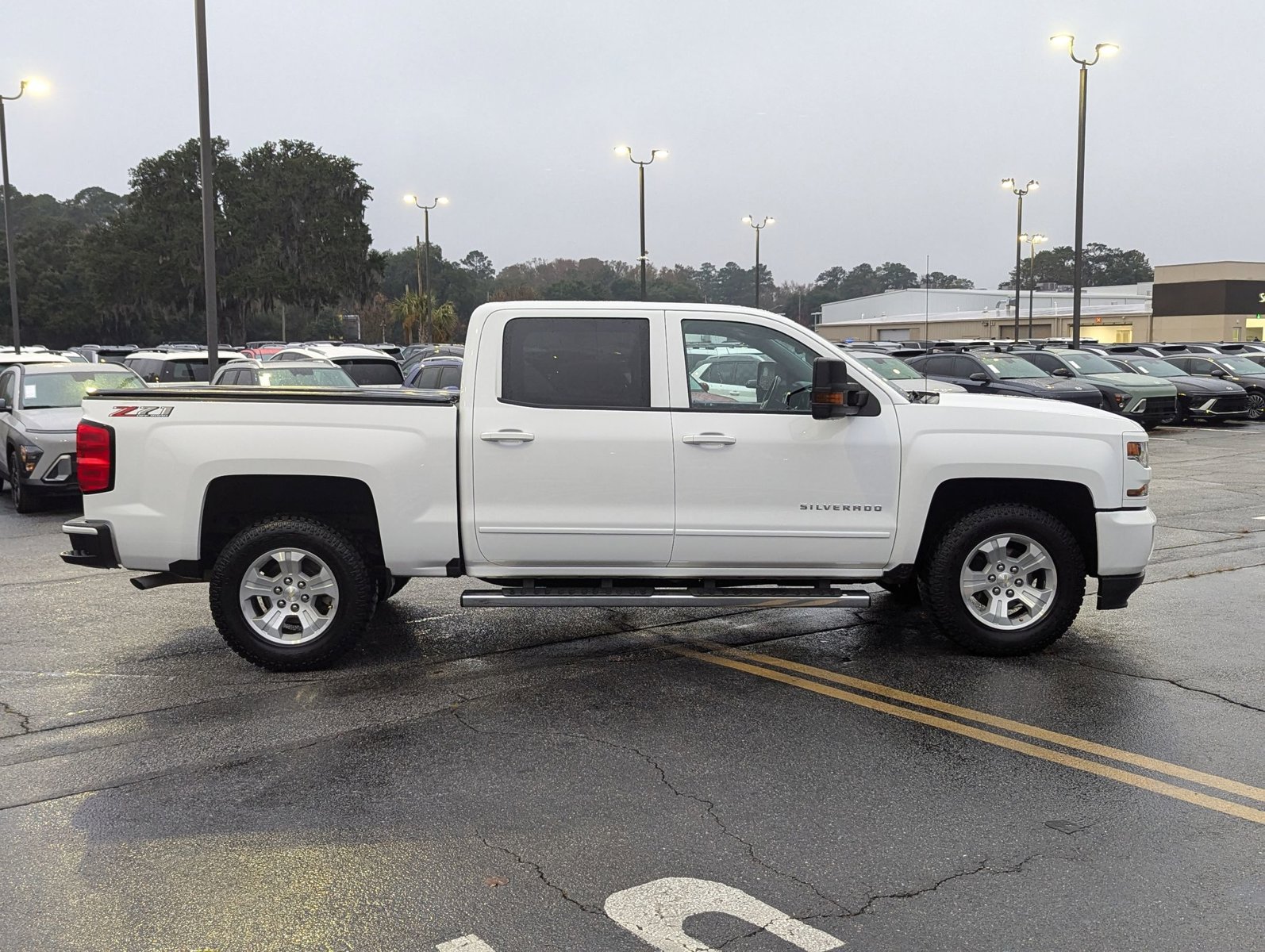 2018 Chevrolet Silverado 1500 LT photo 2