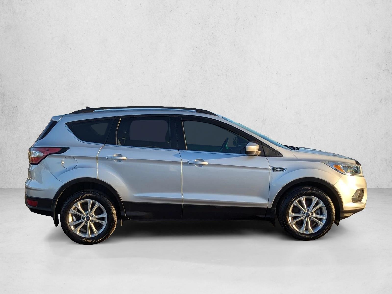 2018 Ford Escape SE Sport photo 2