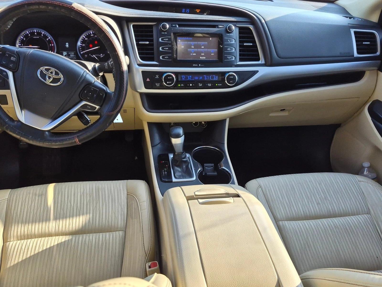 2015 Toyota Highlander LE Plus - Photo 12