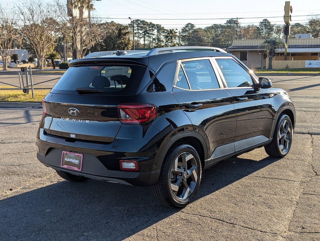 Used 2025 Hyundai Venue SEL Sport Utility