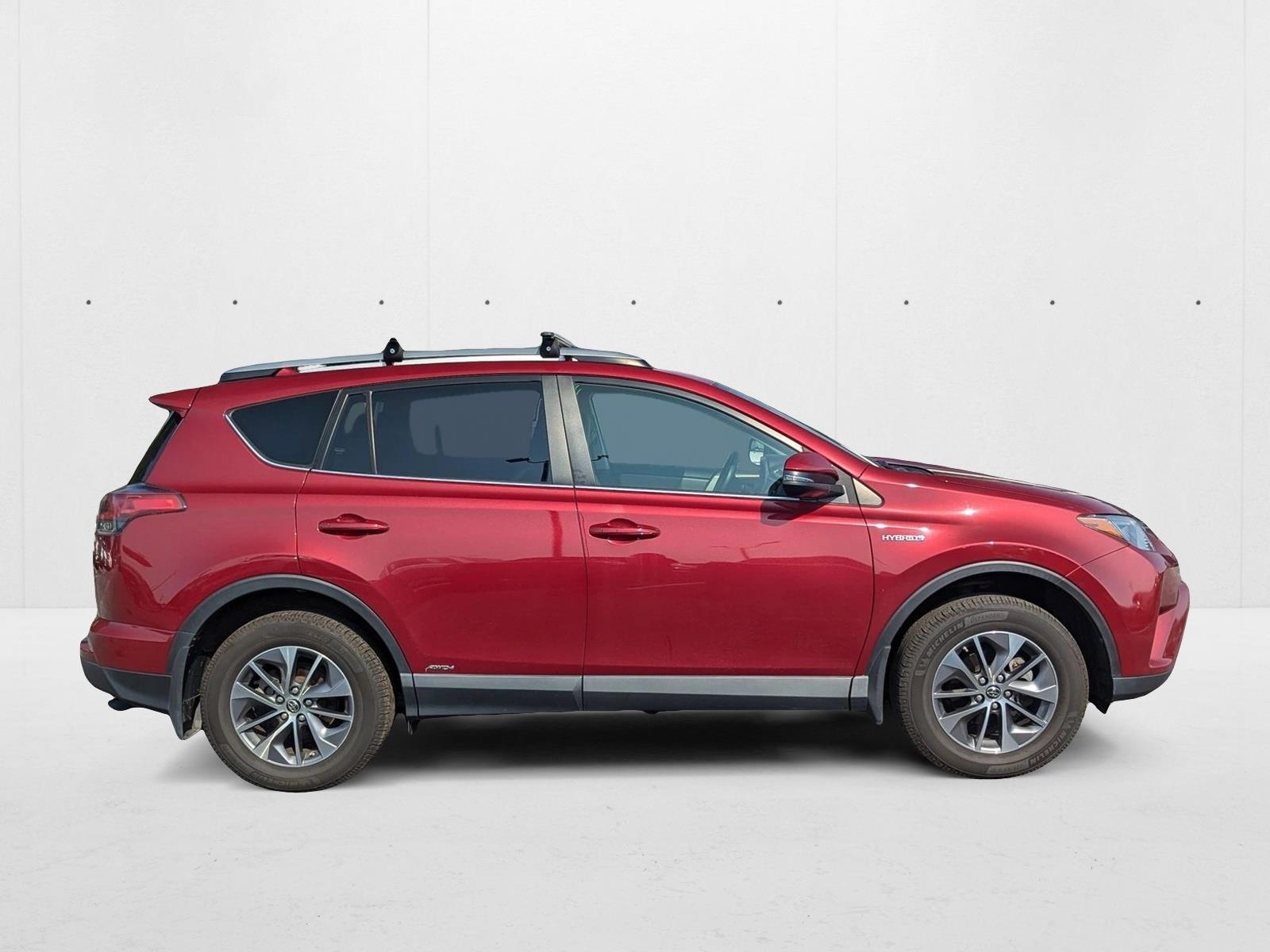 2018 Toyota RAV4 Hybrid XLE photo 2