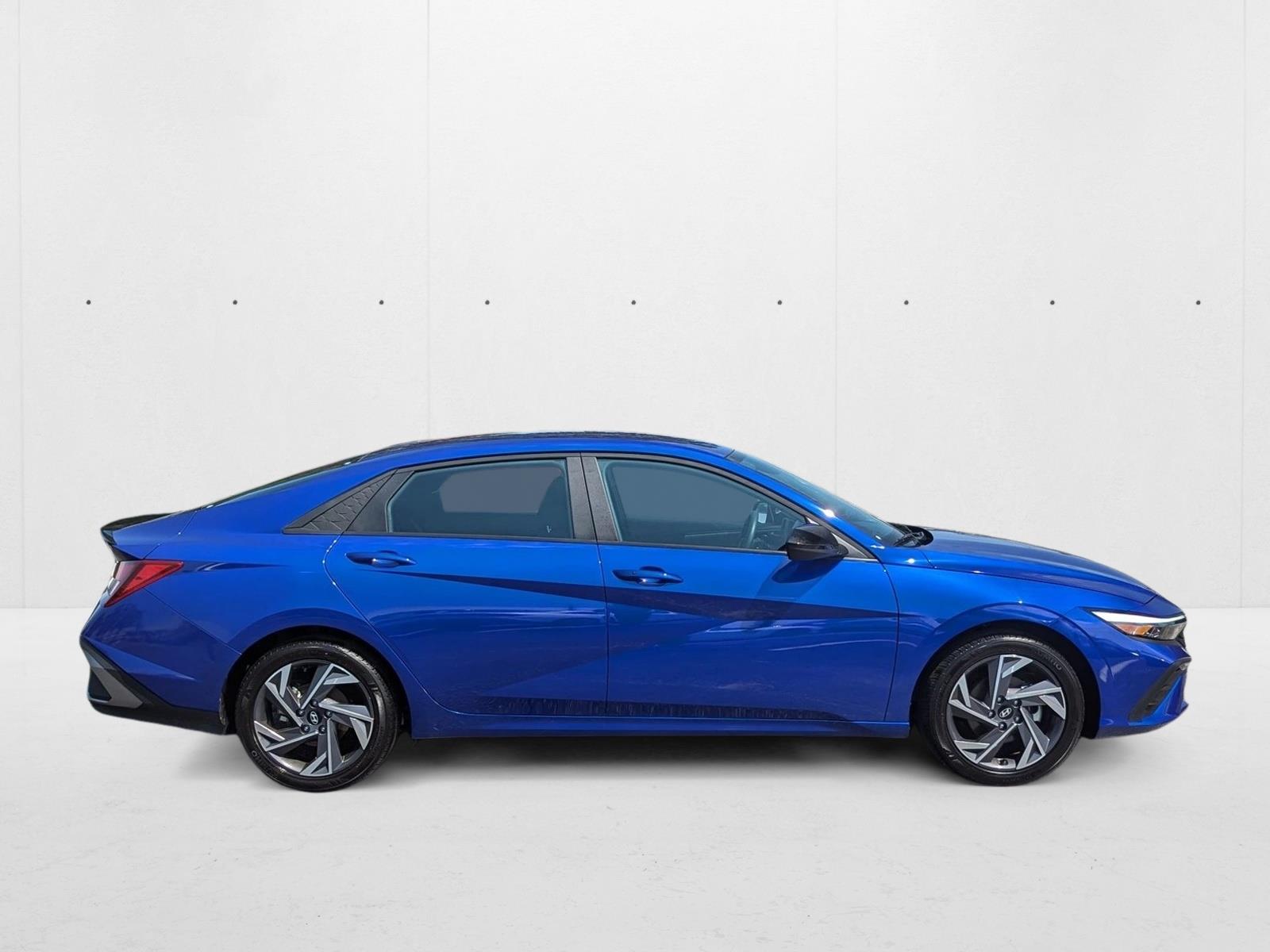 2025 Hyundai Elantra SEL Sport photo 4