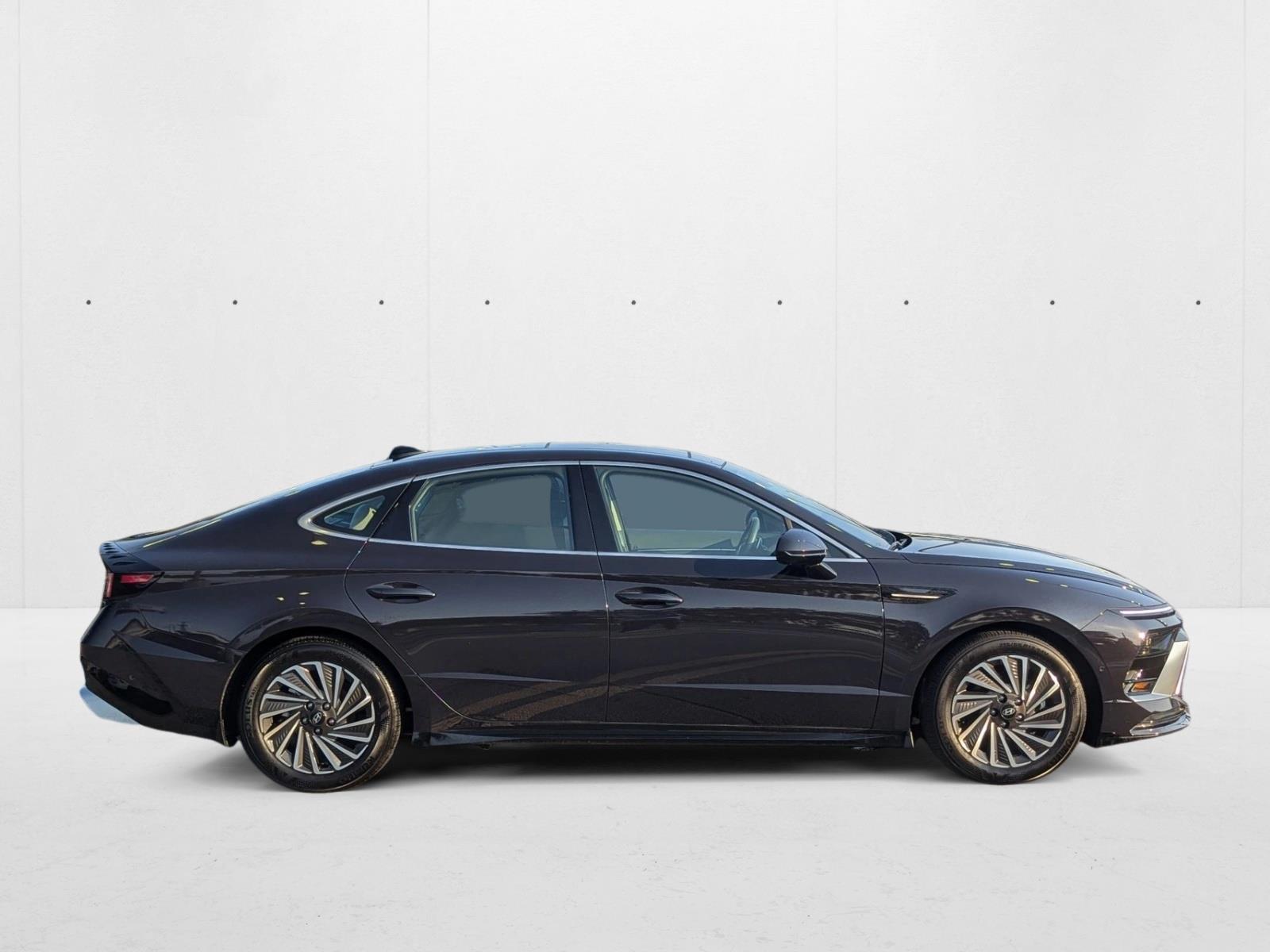 2024 Hyundai Sonata Hybrid Limited photo 4