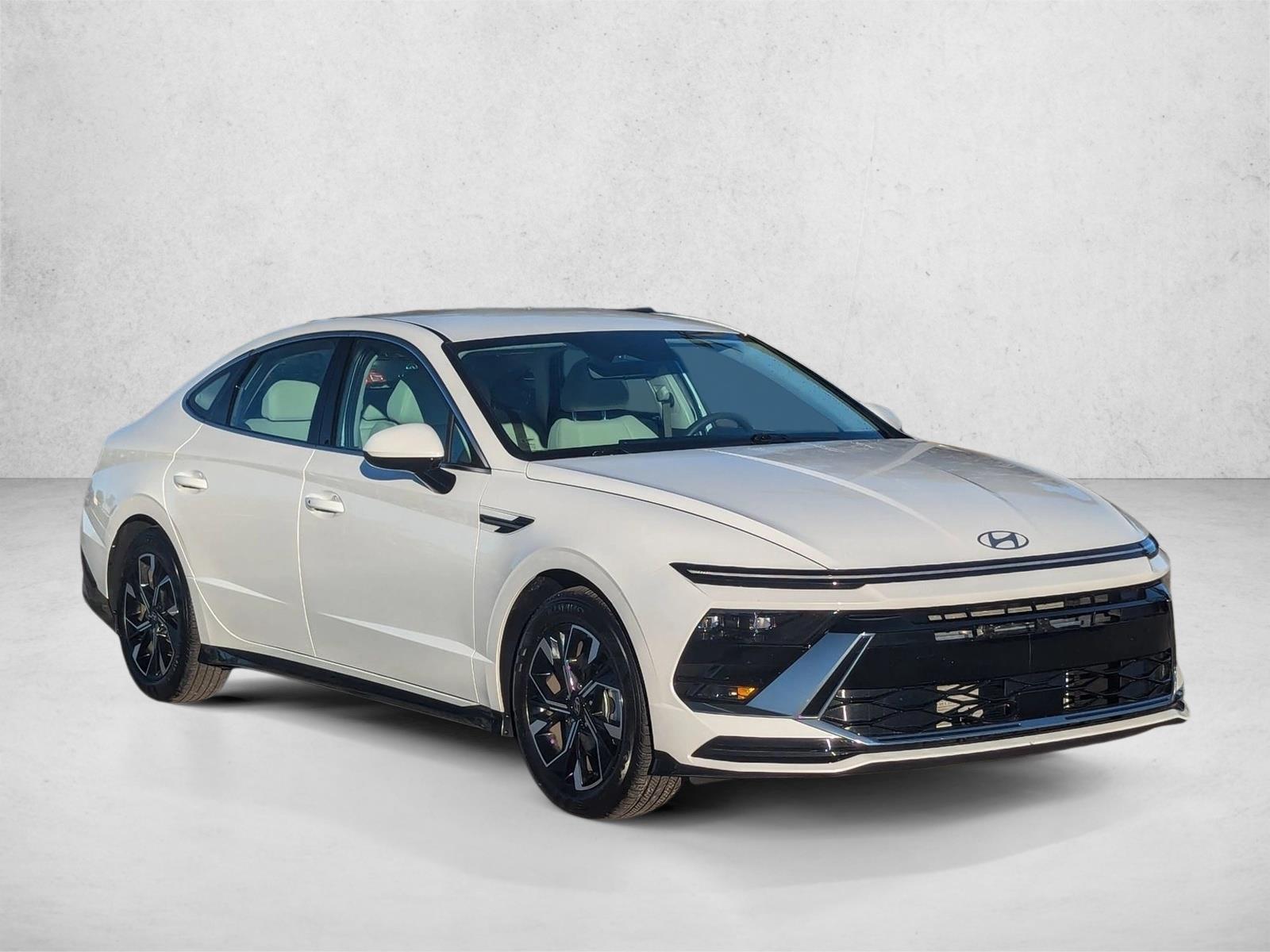 2025 Hyundai Sonata SEL photo 3