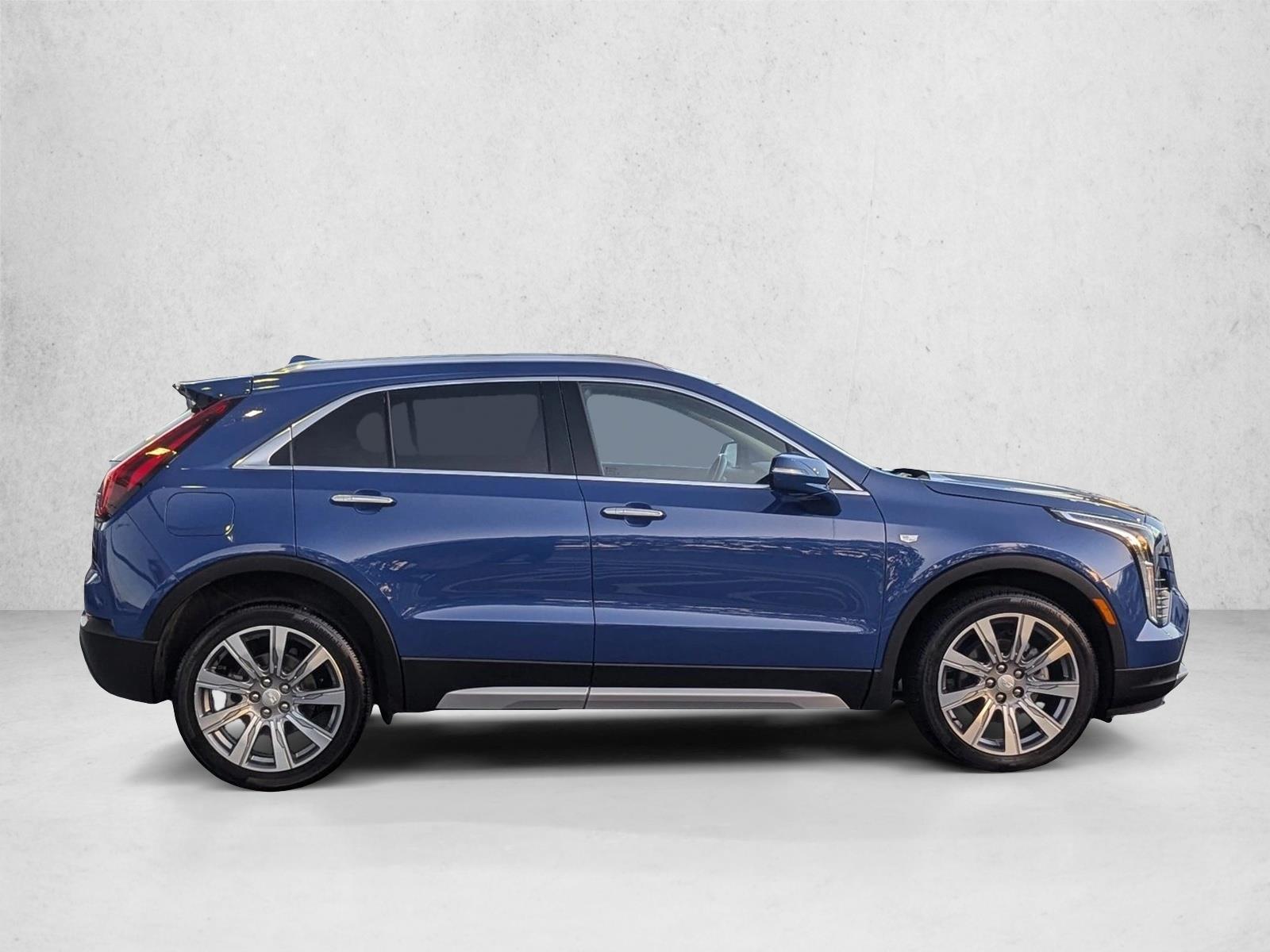 2023 Cadillac XT4 Premium Luxury photo 4
