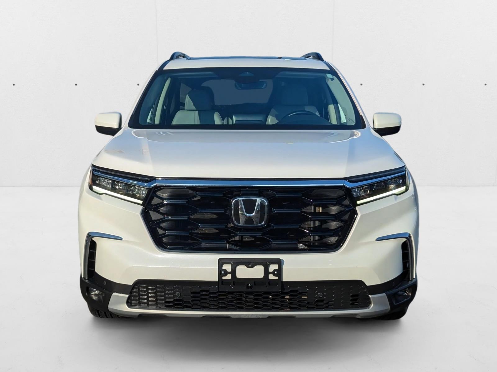 2023 Honda Pilot Touring Sport photo 2