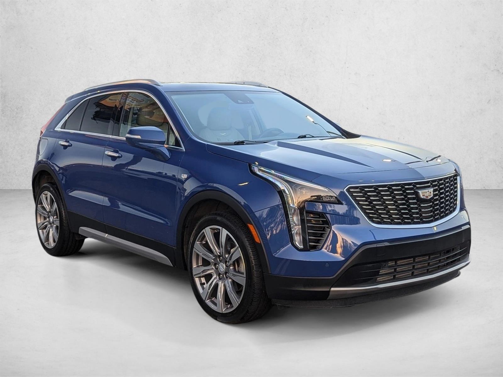 2023 Cadillac XT4 Premium Luxury photo 3