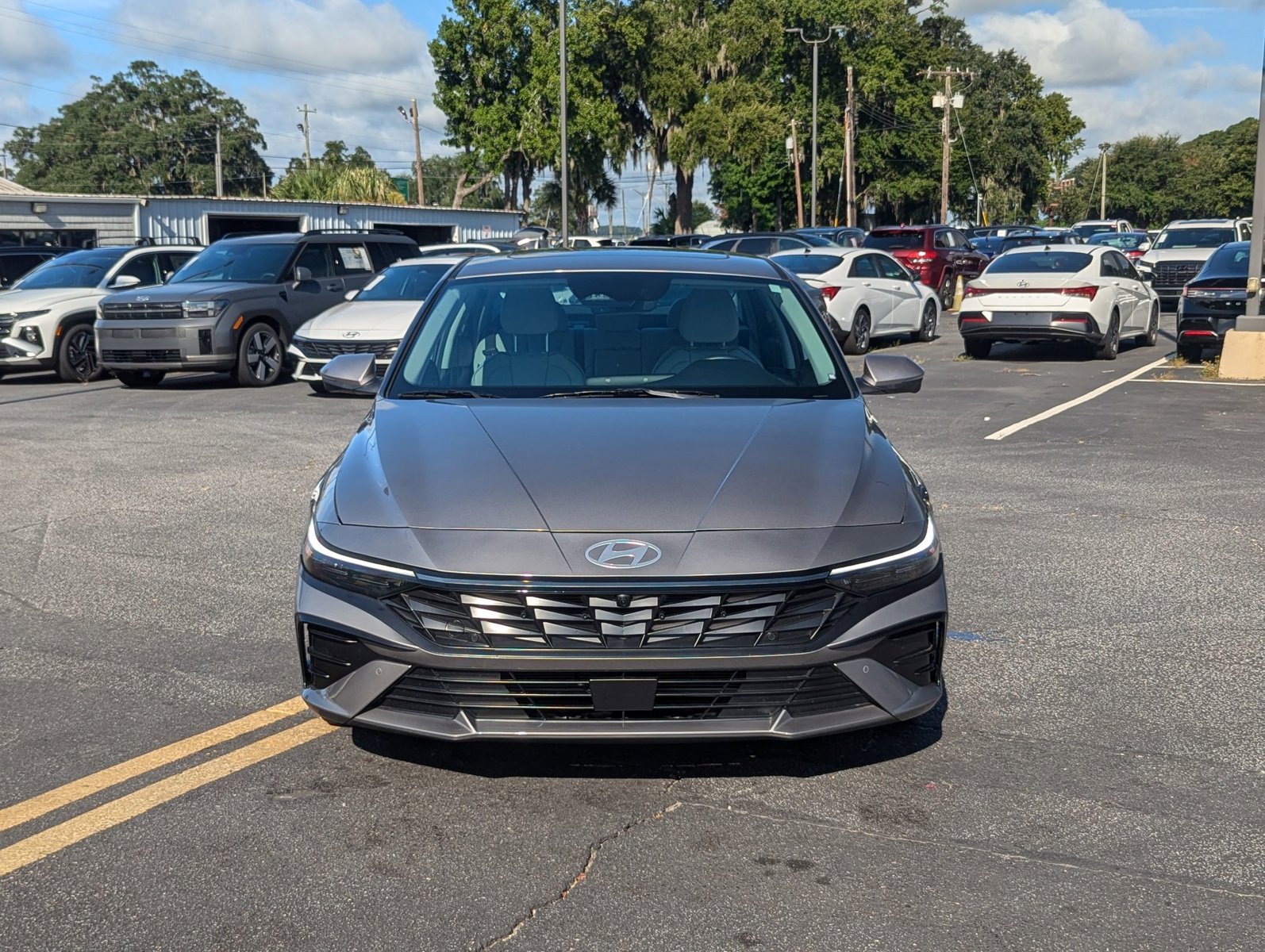 2024 Hyundai Elantra Limited photo 2