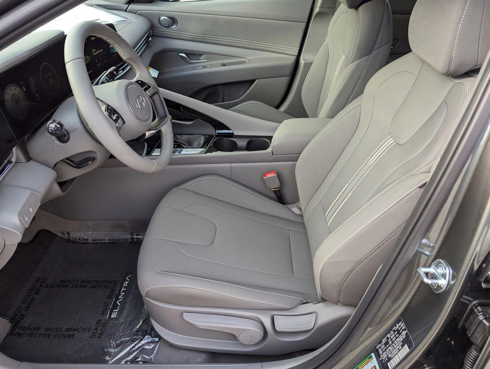2025 Hyundai Elantra SEL Convenience photo 4