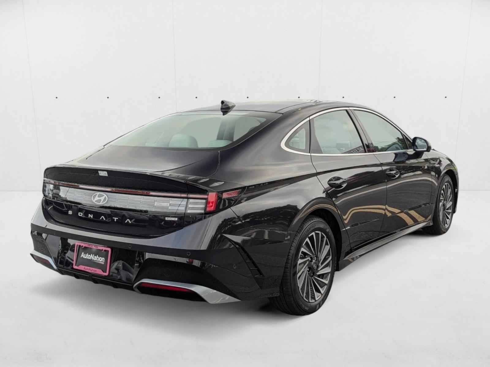 2024 Hyundai Sonata Hybrid Limited photo 2