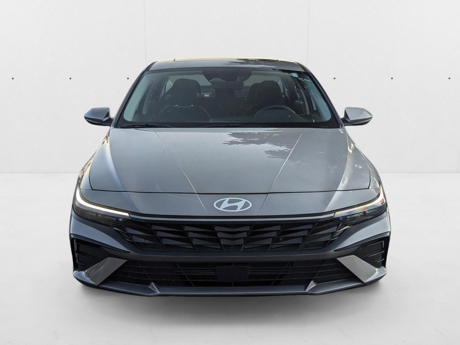 2024 Hyundai Elantra SEL Convenience photo 2