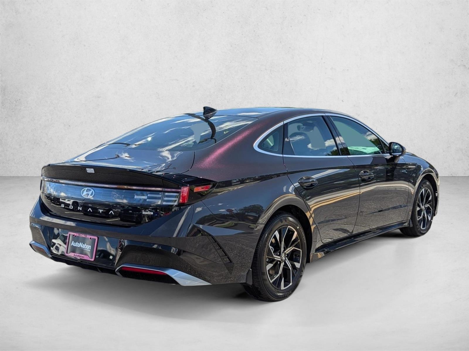 2025 Hyundai Sonata SEL photo 2