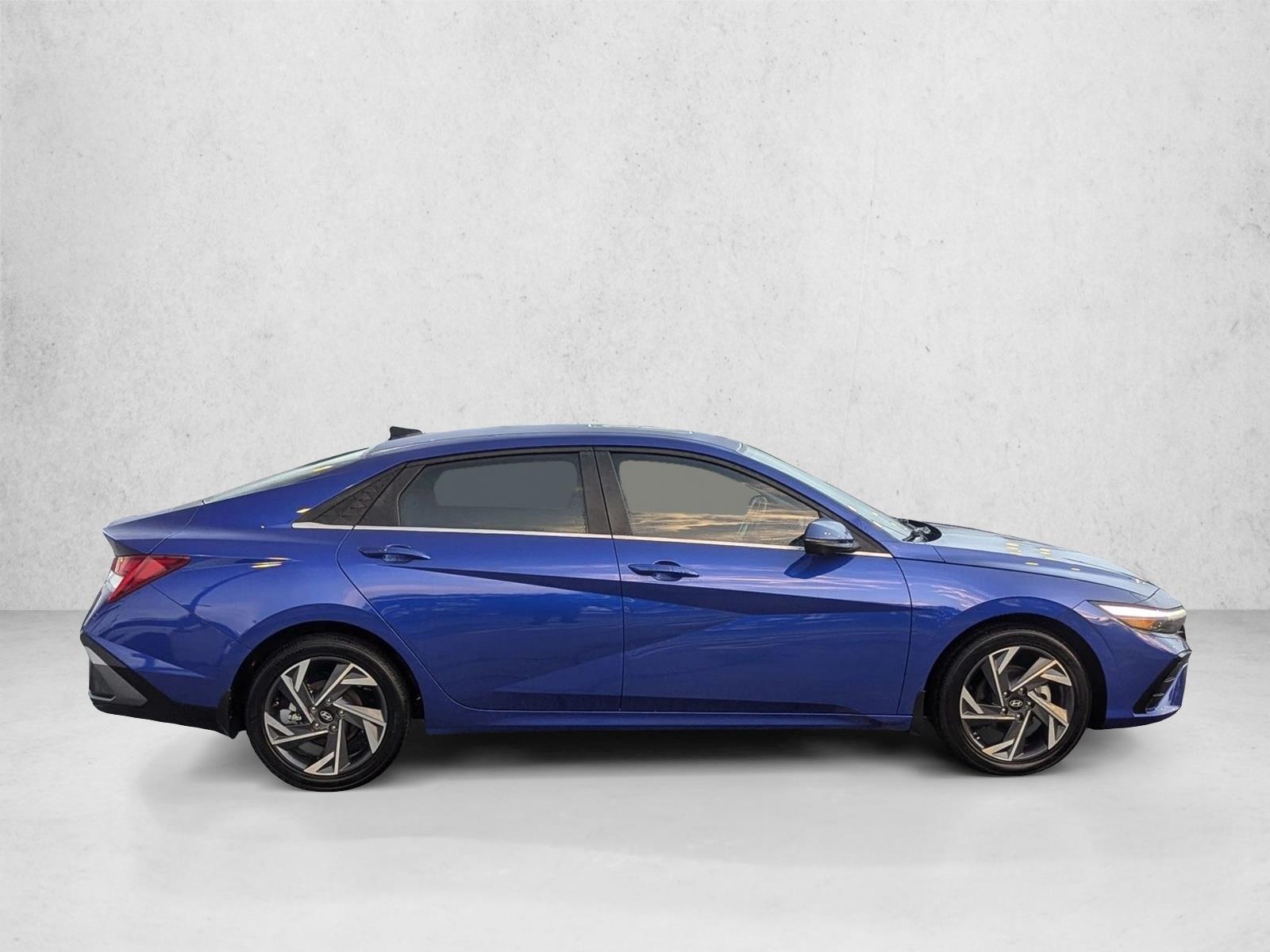 2024 Hyundai Elantra Limited photo 4