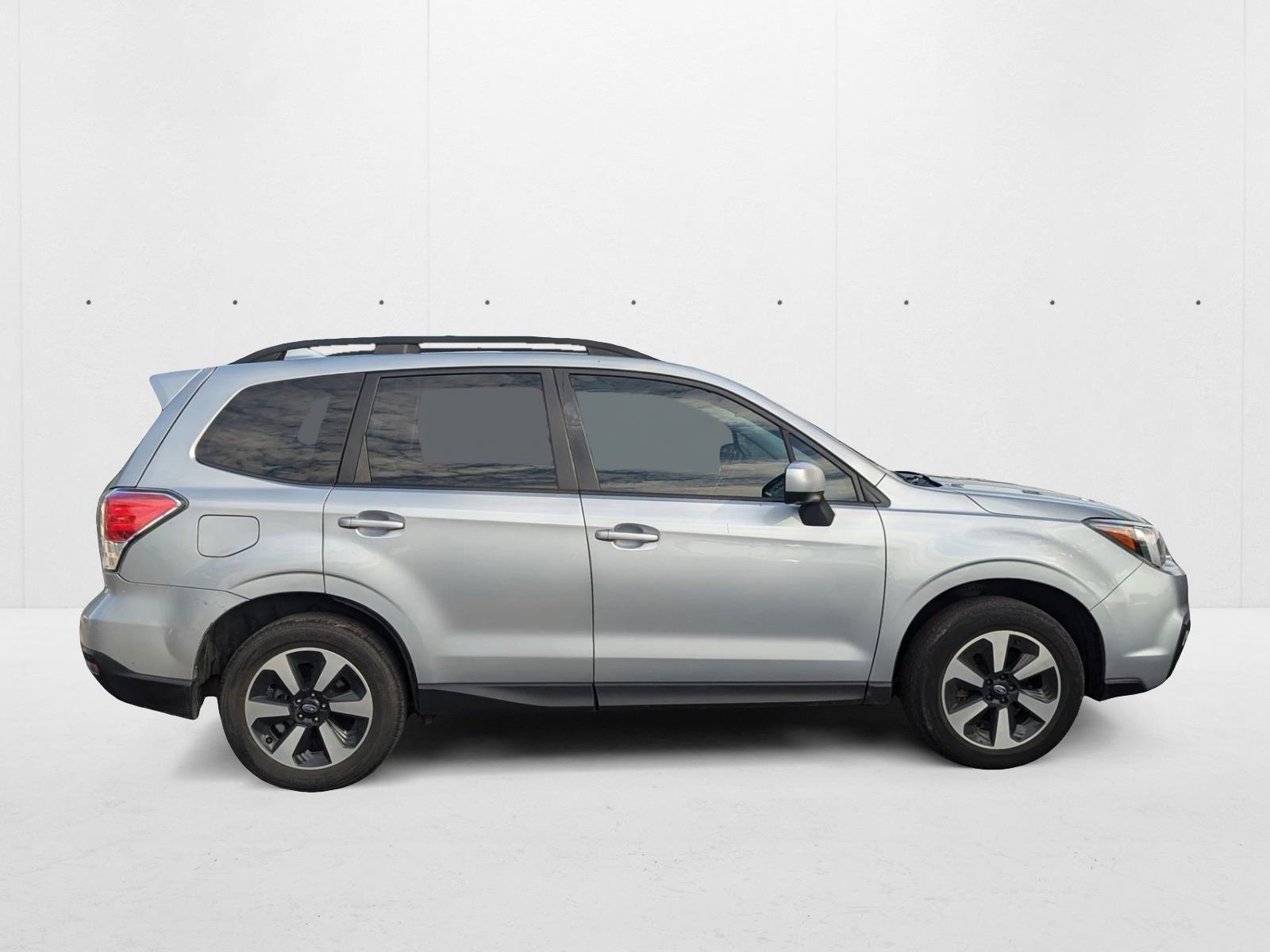 2018 Subaru Forester Premium photo 3
