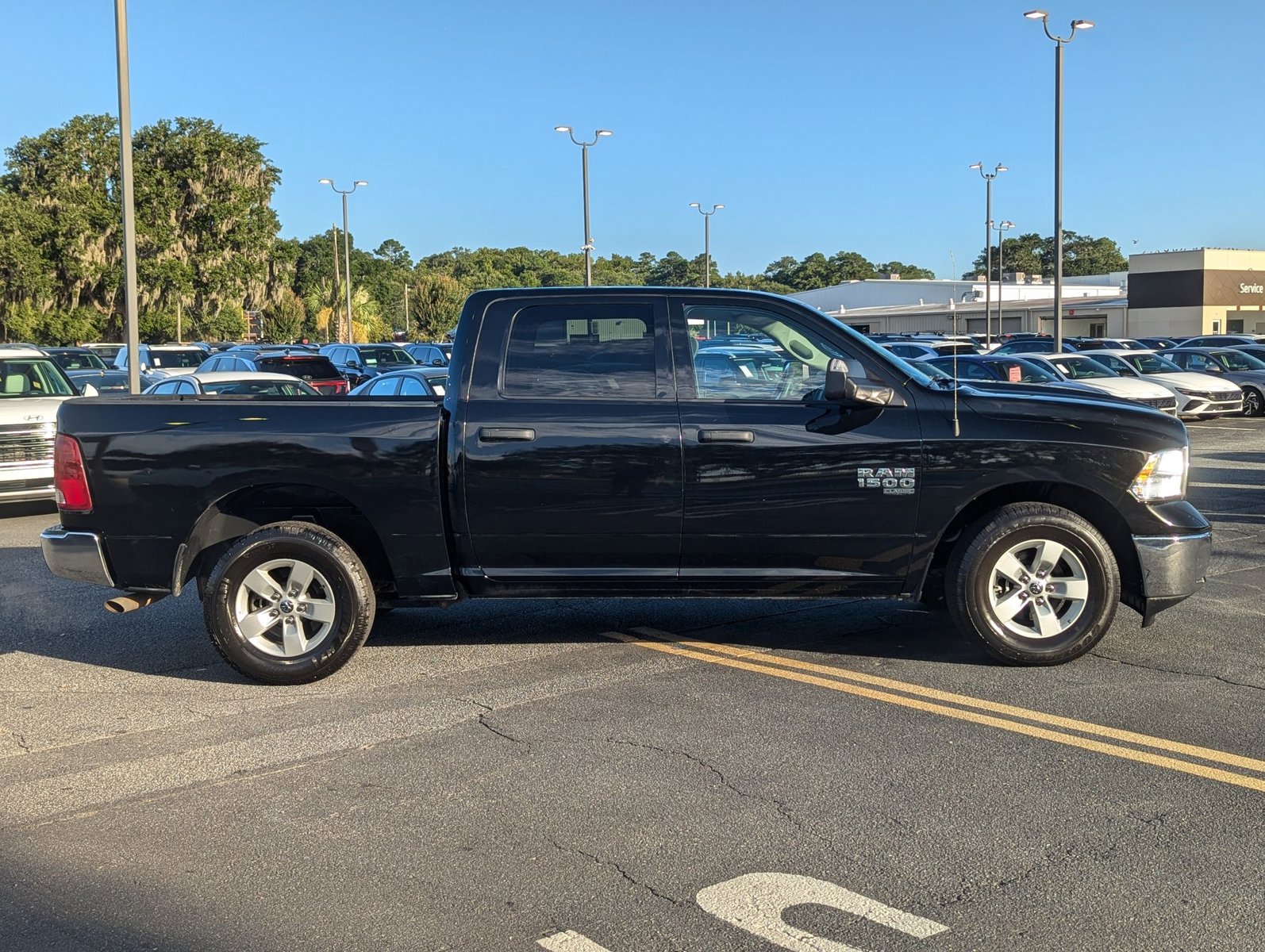 2023 Ram 1500 Classic SLT photo 4