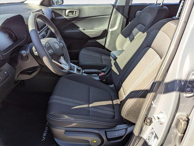 2025 Hyundai Venue SEL photo 4