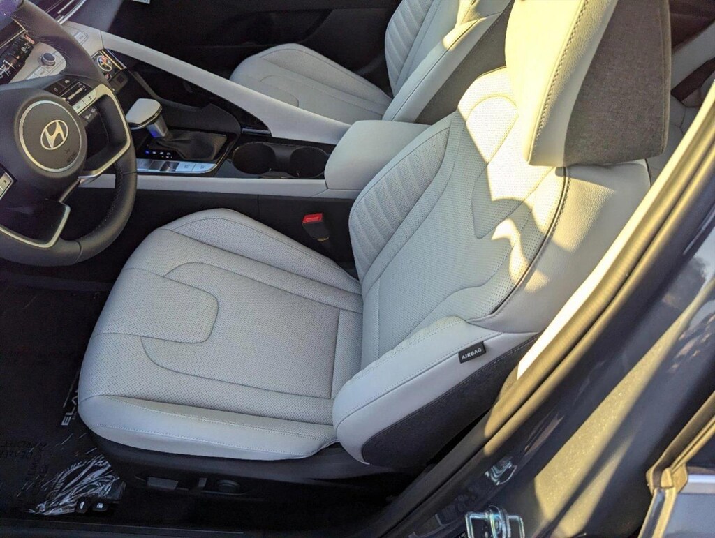 Used 2025 Hyundai Elantra Limited 4dr Car