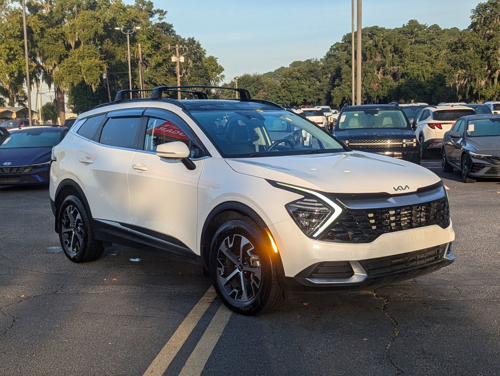 2025 Kia Sportage Hybrid EX photo 3