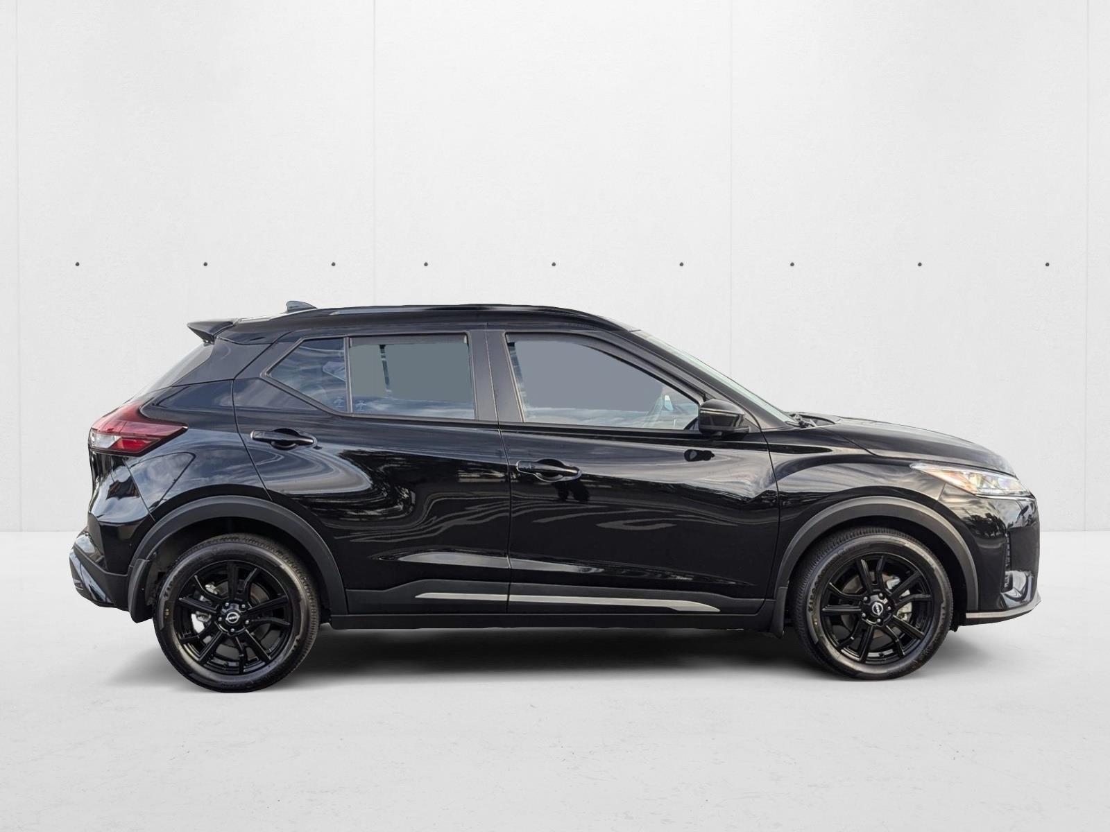 2024 Nissan Kicks SR photo 4