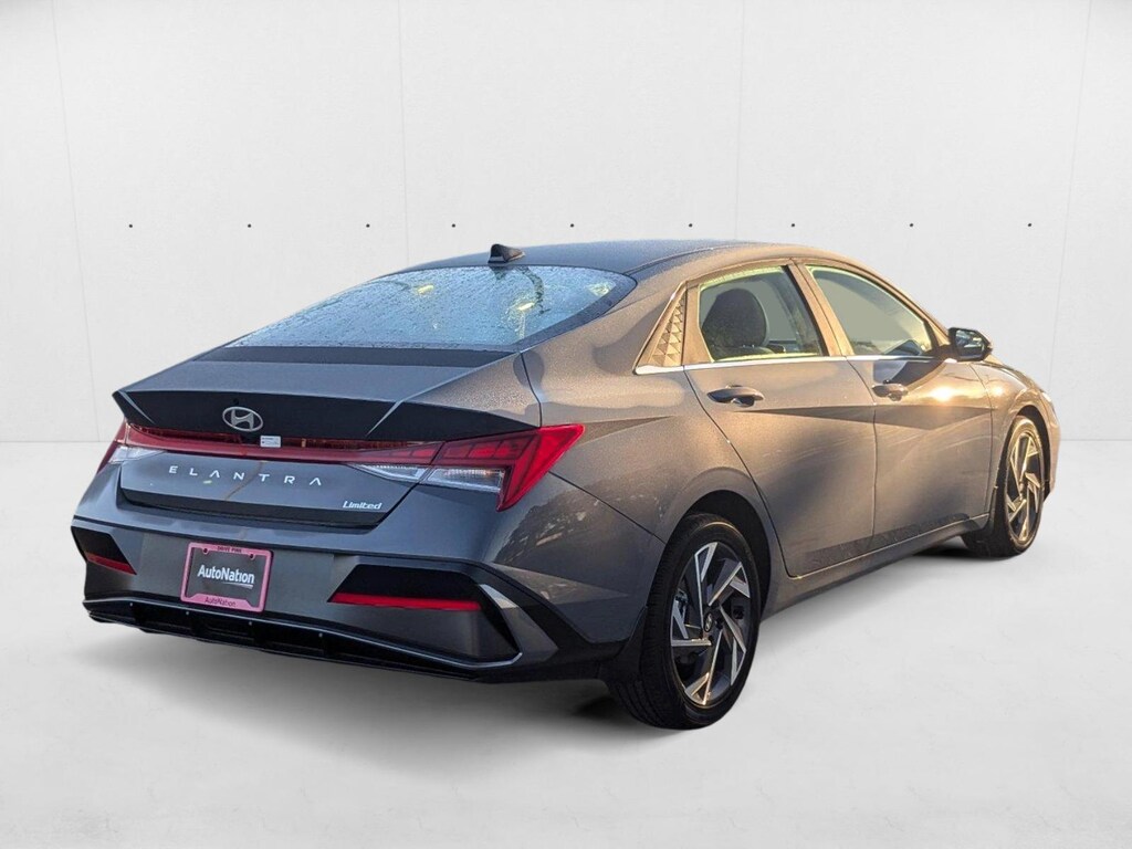 Used 2025 Hyundai Elantra Limited 4dr Car