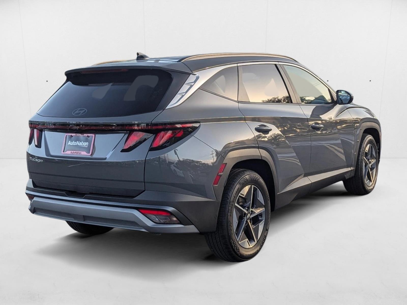 2025 Hyundai Tucson SEL Sport photo 2