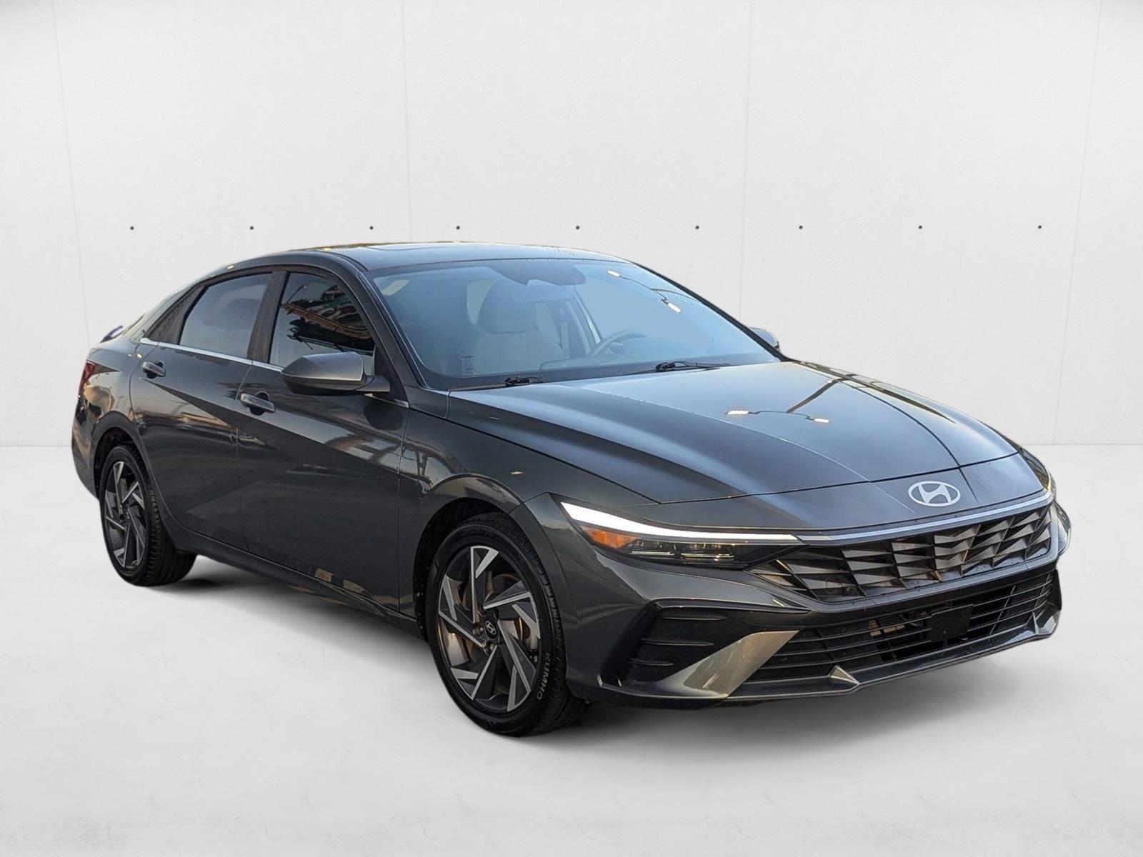 2025 Hyundai Elantra SEL Convenience photo 3