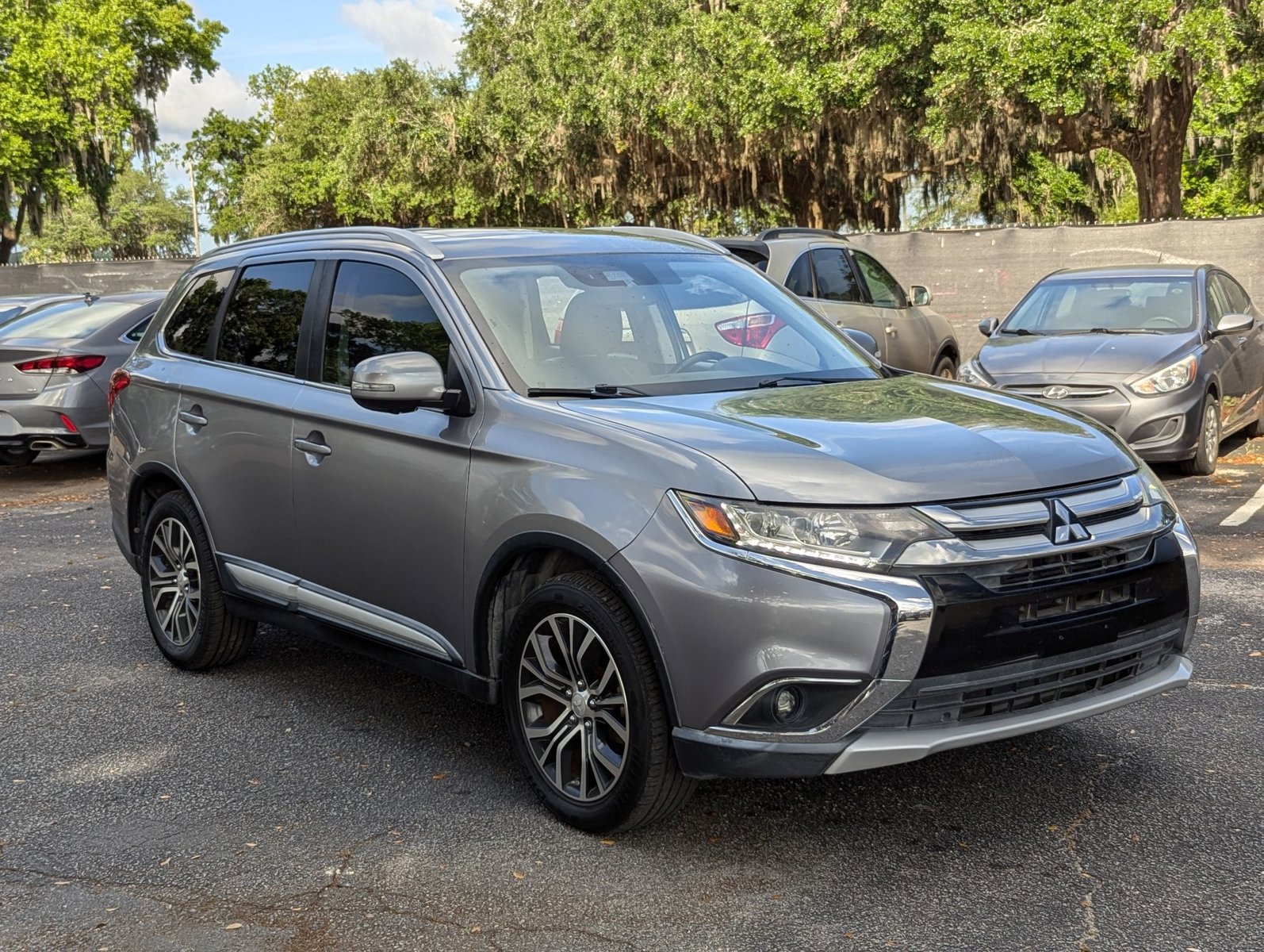2017 Mitsubishi Outlander SEL photo 3