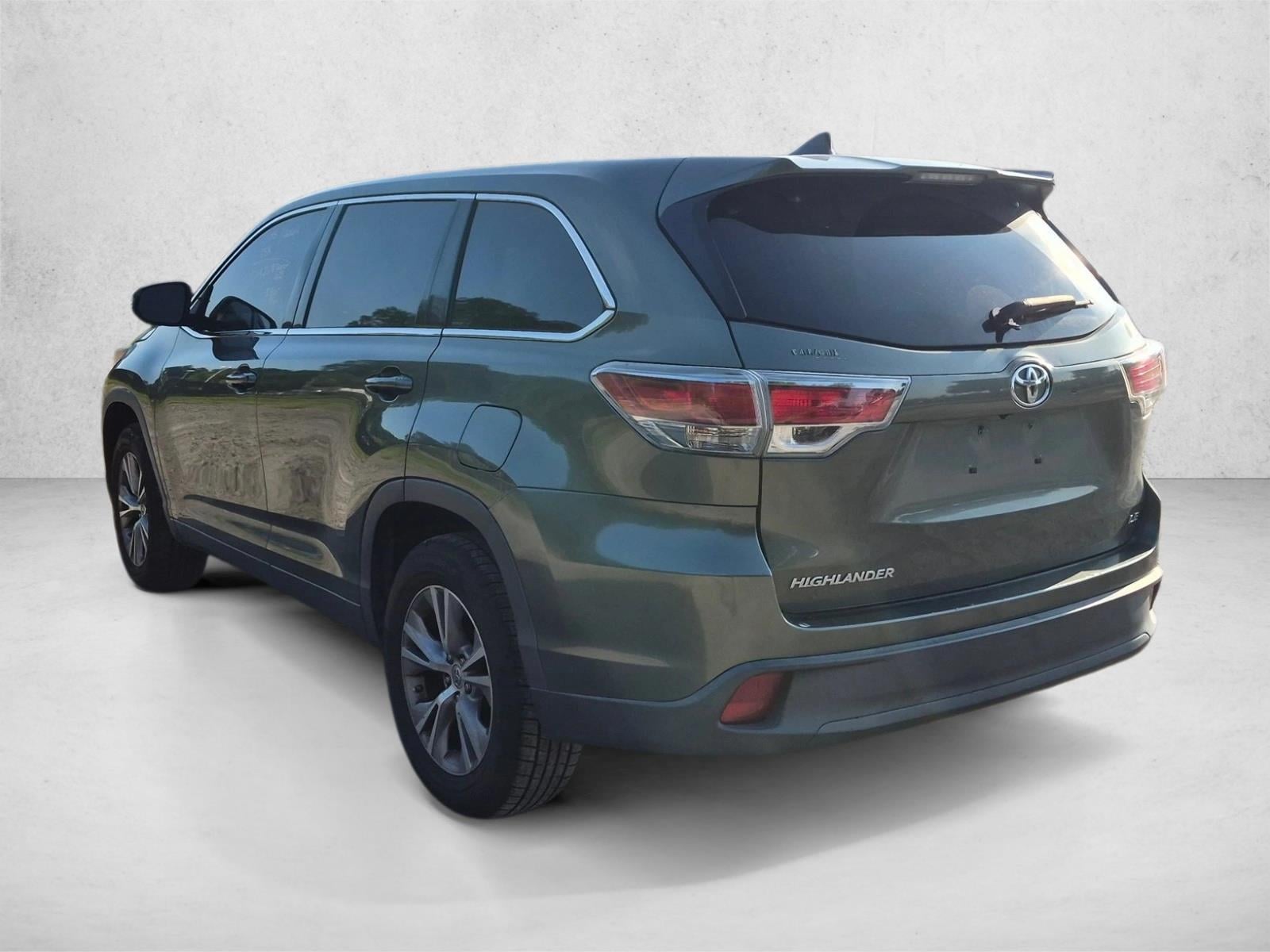 2015 Toyota Highlander LE Plus - Photo 7