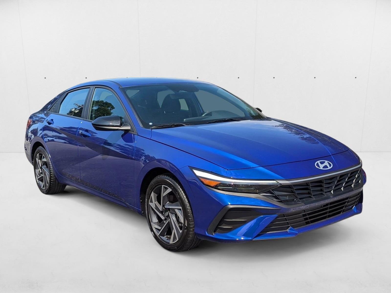 2025 Hyundai Elantra SEL Sport photo 3