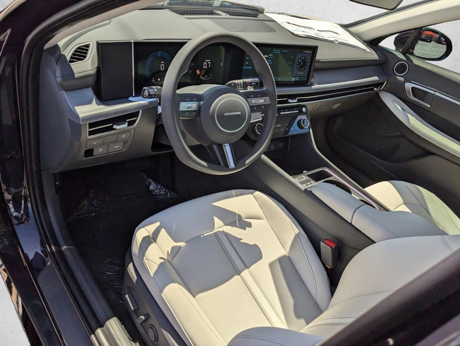 2025 Hyundai Sonata SEL photo 3