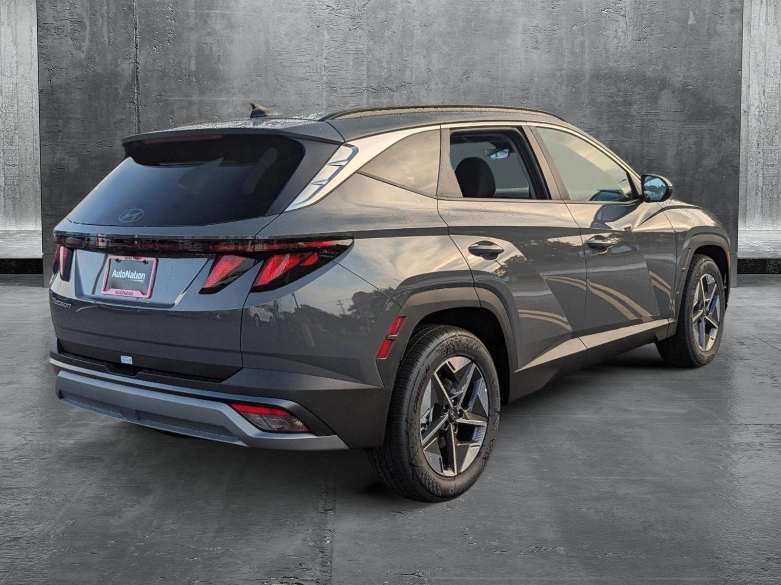 2025 Hyundai Tucson SEL photo 2