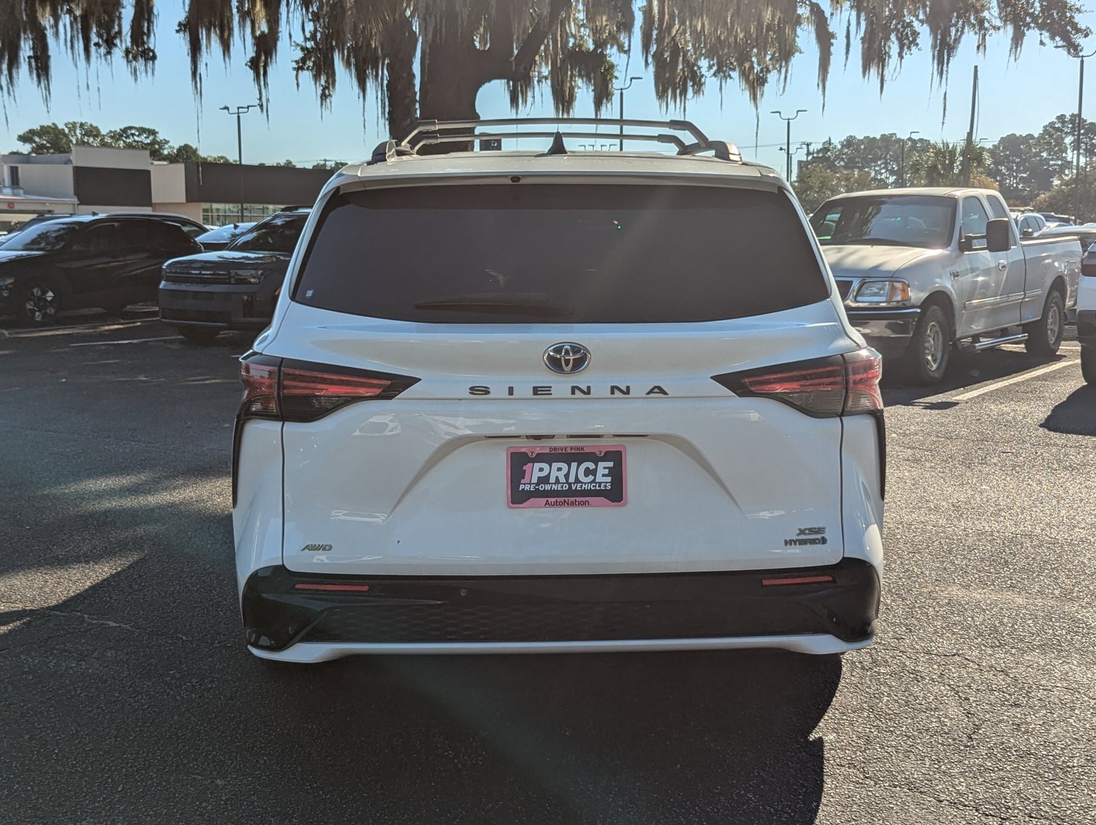 2021 Toyota Sienna XSE photo 3