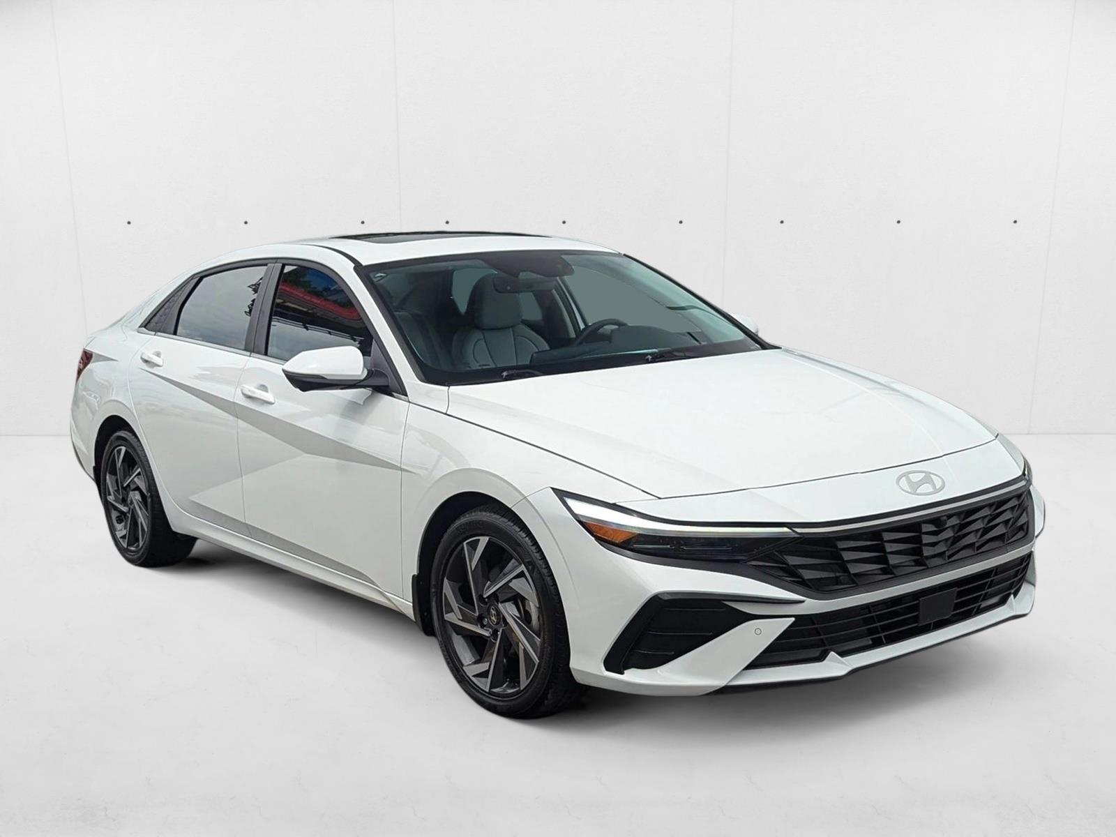 2024 Hyundai Elantra Limited photo 3