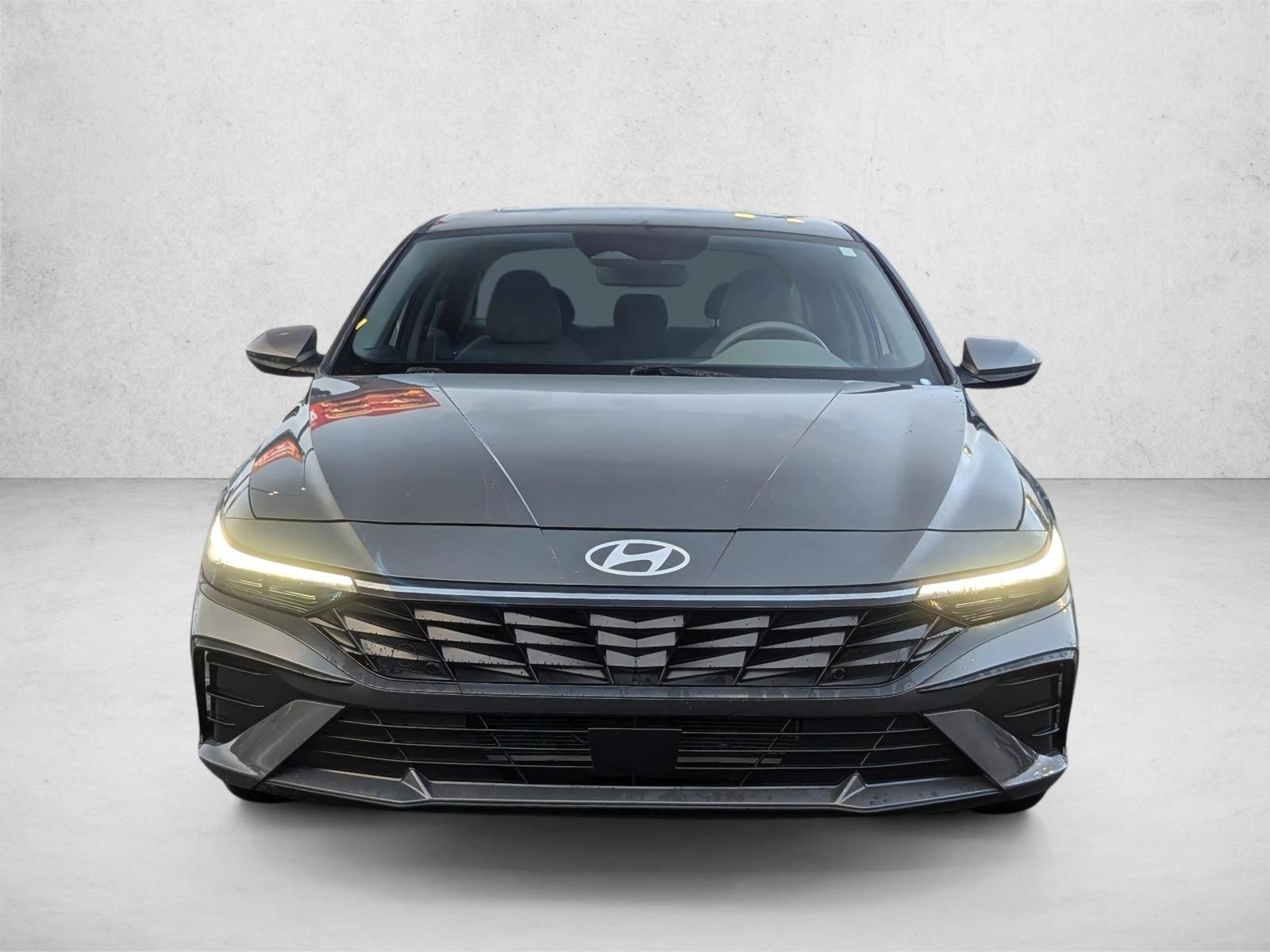2025 Hyundai Elantra SEL Convenience photo 2