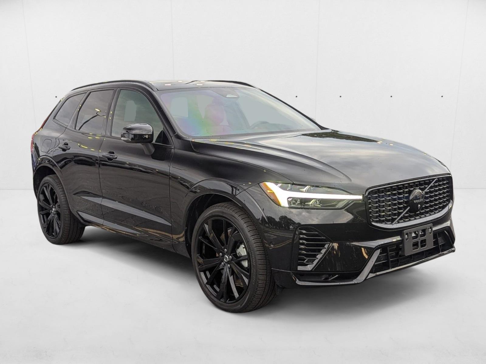2024 Volvo XC60 Recharge Hybrid Ultimate Black Edition photo 3