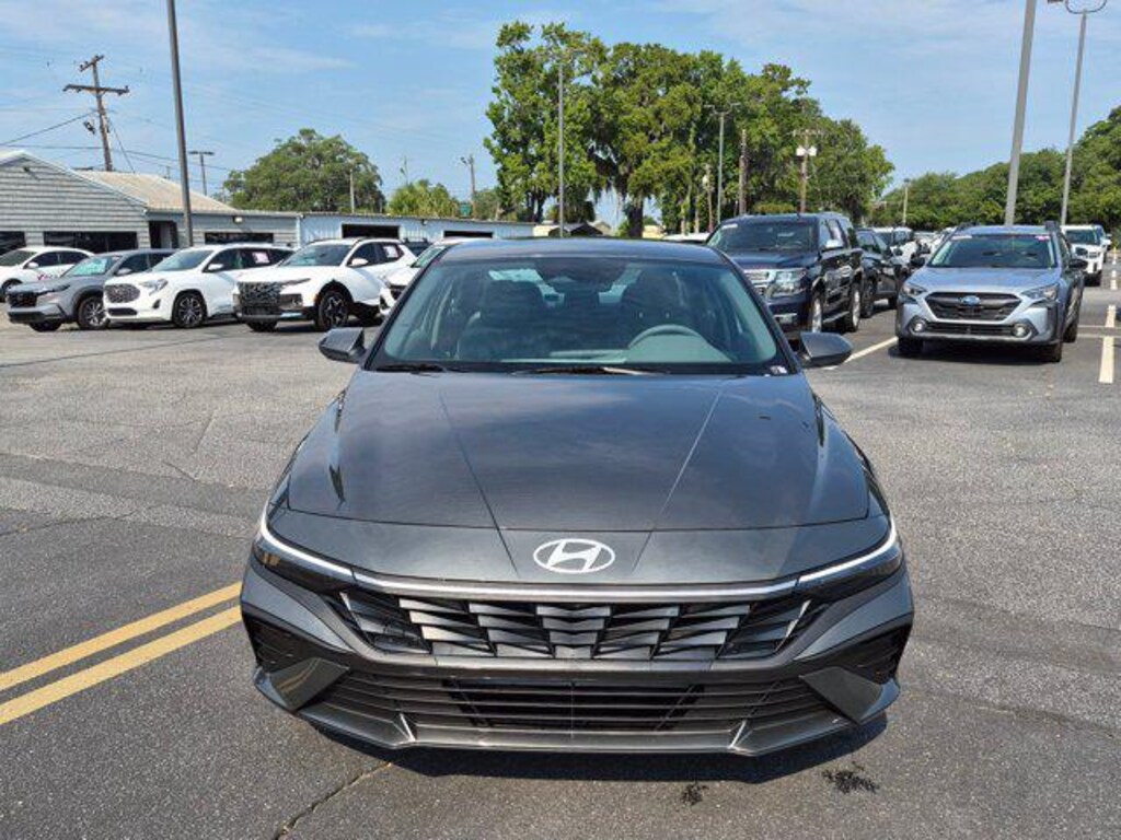 New 2026 Hyundai Elantra SE Sedan