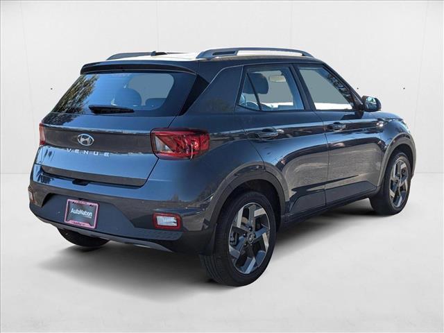 2025 Hyundai Venue SEL photo 2
