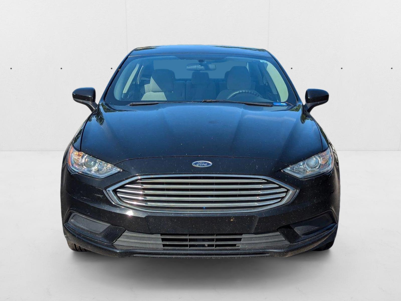 2018 Ford Fusion S photo 2