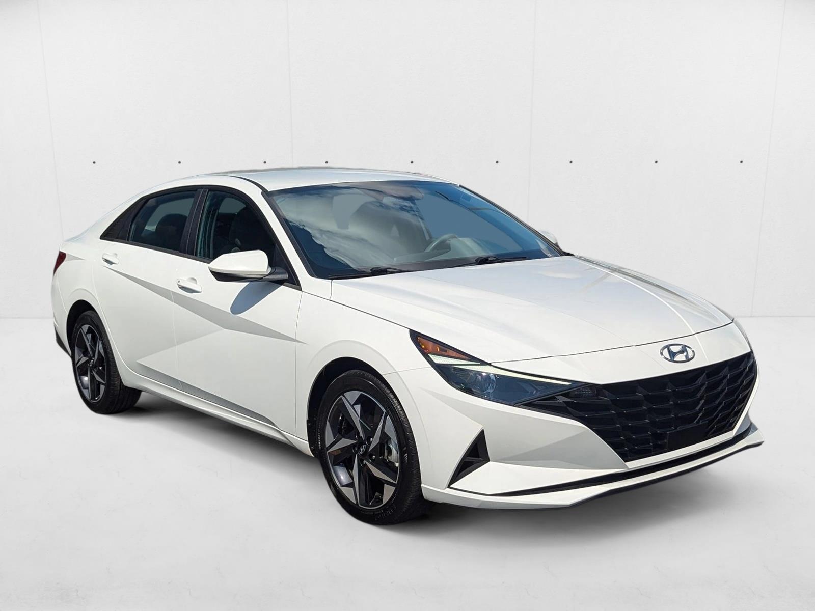 2023 Hyundai Elantra SEL Convenience photo 3