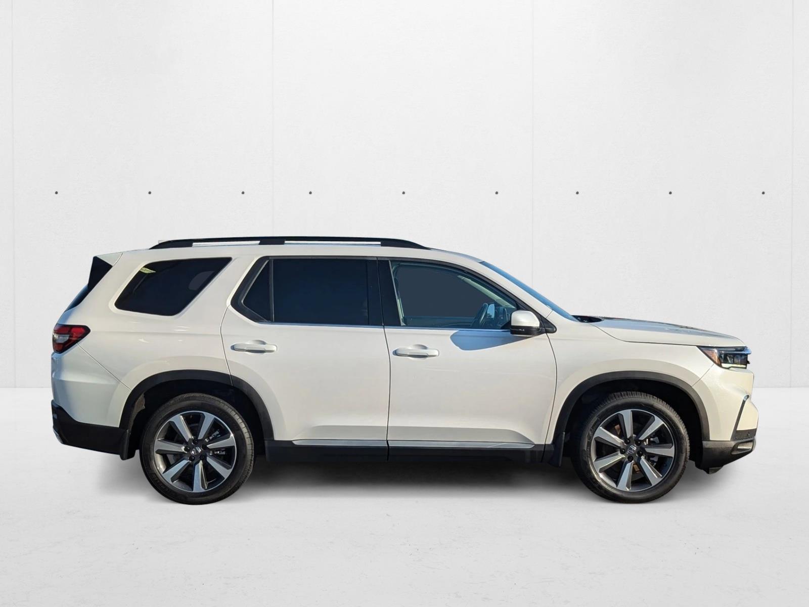 2023 Honda Pilot Touring Sport photo 4