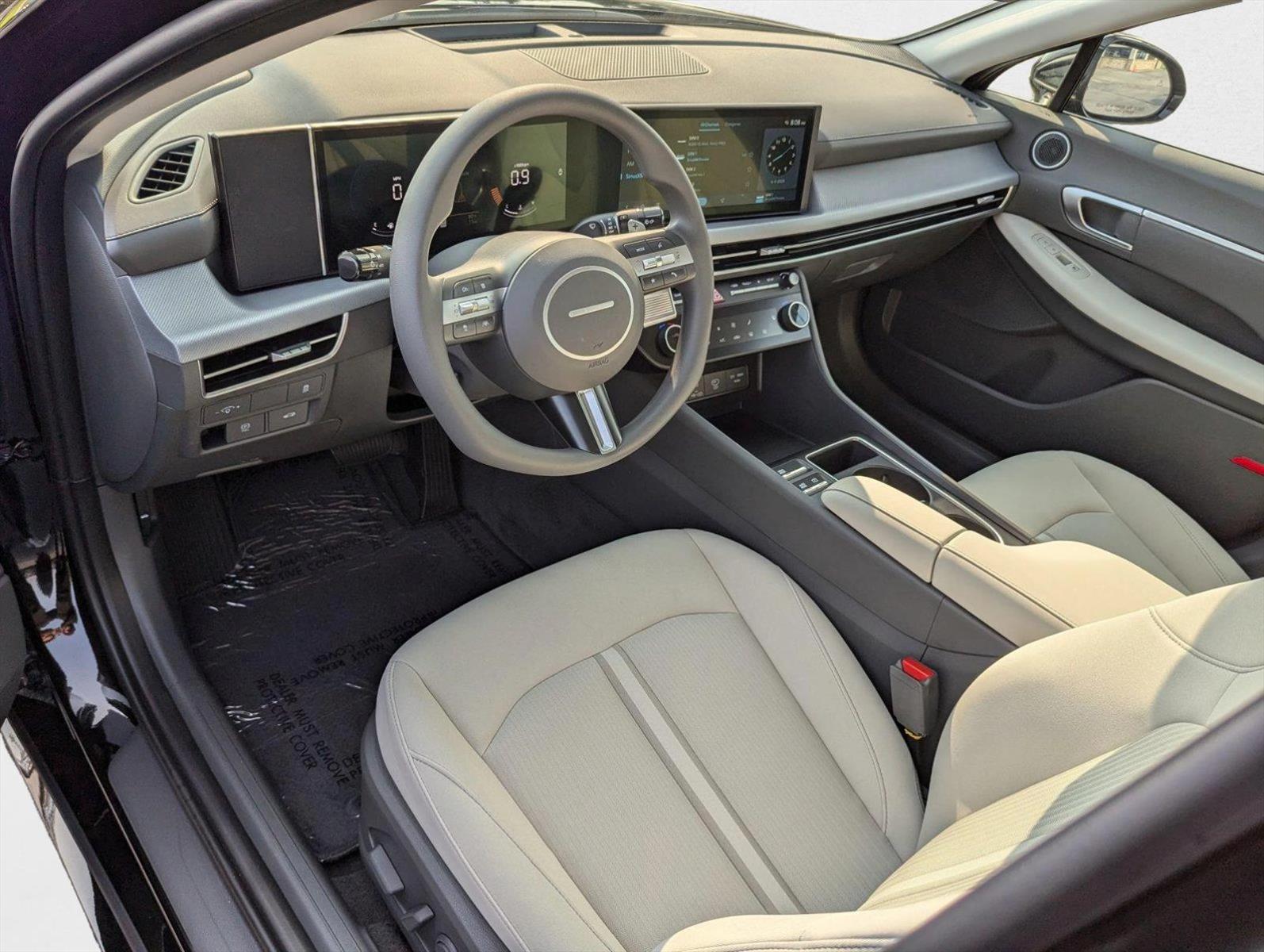 2025 Hyundai Sonata SEL photo 3