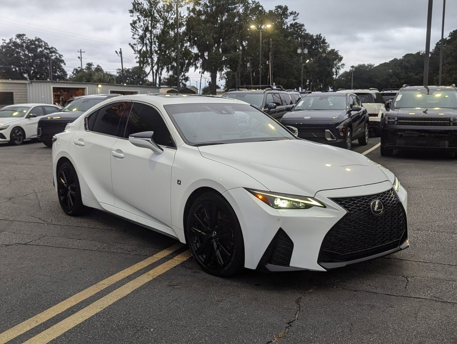 2022 Lexus IS 350 F SPORT photo 2