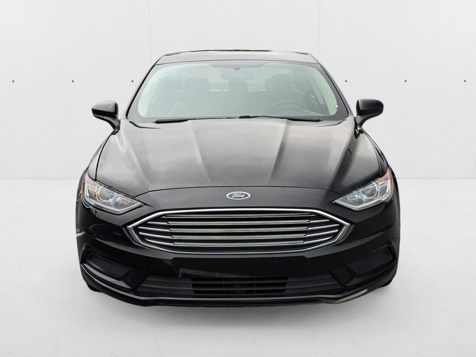 2018 Ford Fusion S photo 2