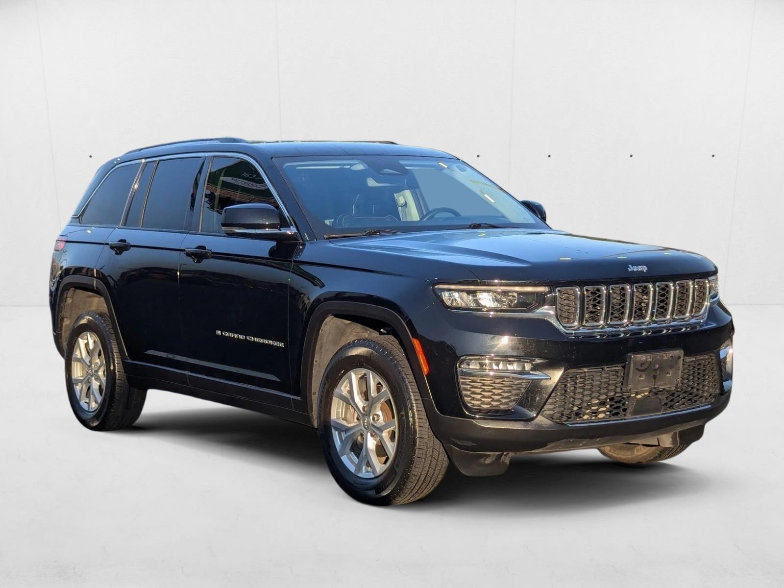 2023 Jeep Grand Cherokee Limited Sport photo 3