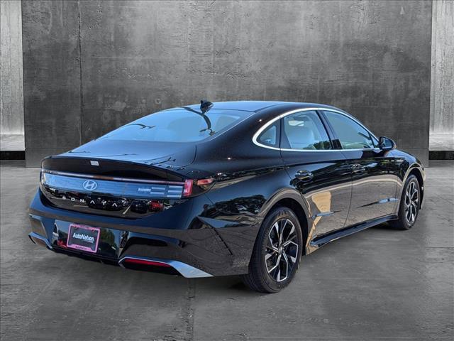 2025 Hyundai Sonata SEL photo 2