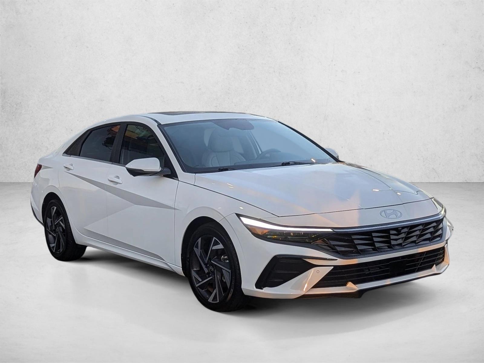 2024 Hyundai Elantra Limited photo 3
